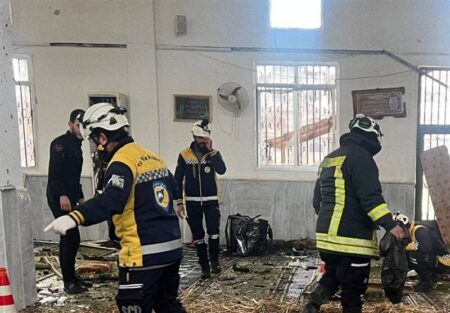 ۵ شهید و ۲۱ زخمی در انفجار مسجدی در حمص سوریه