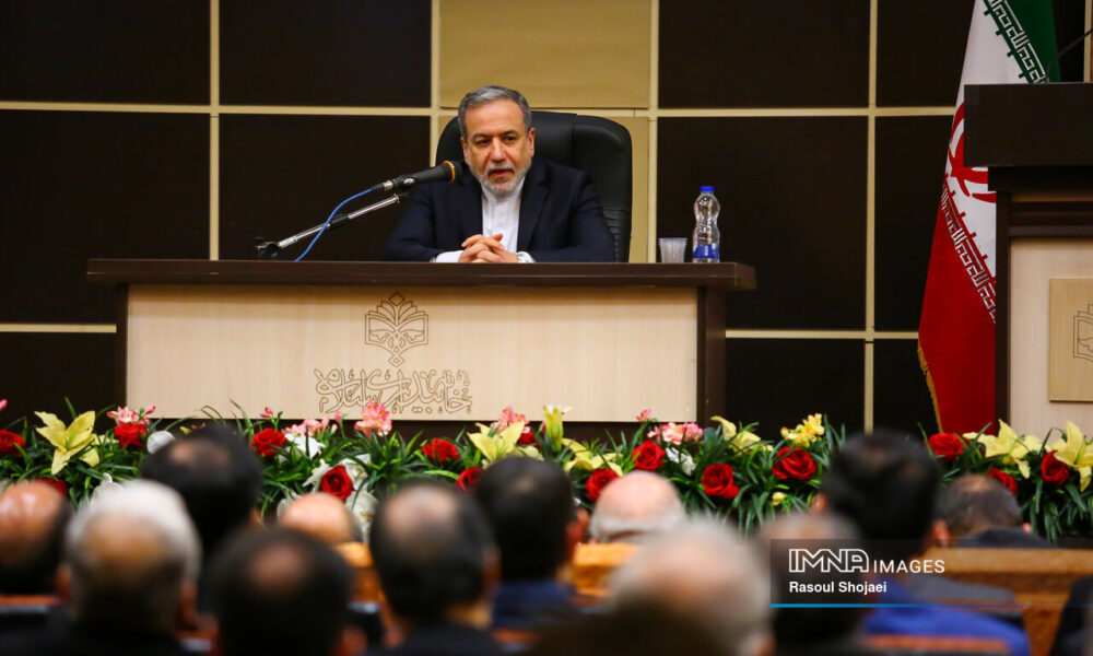 عراقچی: سه بار تا آستانه جنگ پیش رفتیم | فعالان اقتصادی سرمایه‌های واقعی کشورند