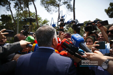 درآمدهای نفتی در لایحه بودجه واقع بینانه پیش بینی شده است