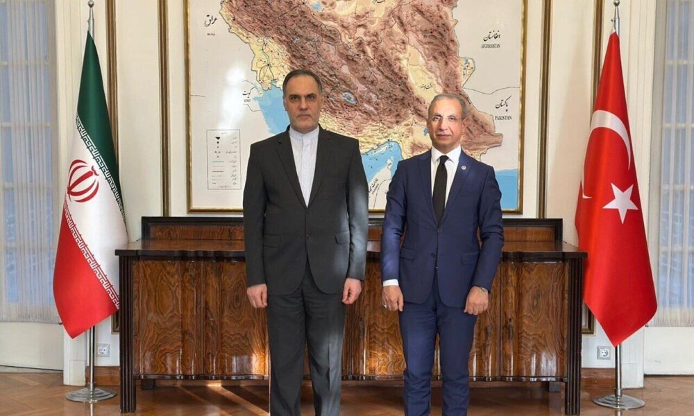 تاکید بر گسترش همکاری‌های پارلمانی در دیدار سفیر ایران با مقام پارلمانی ترکیه
