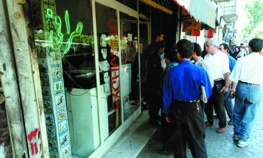 فشار ارزی تاب و توان کسبه را گرفت