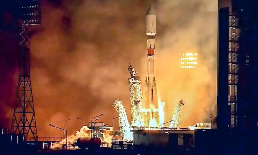 عکس ماهواره‌های ملی را روی اسکناس چاپ کنید