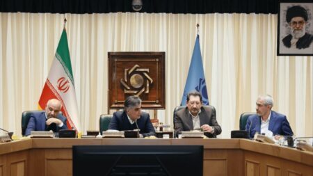 جلسه تیم اقتصادی دولت با موضوع دلار و معیشت