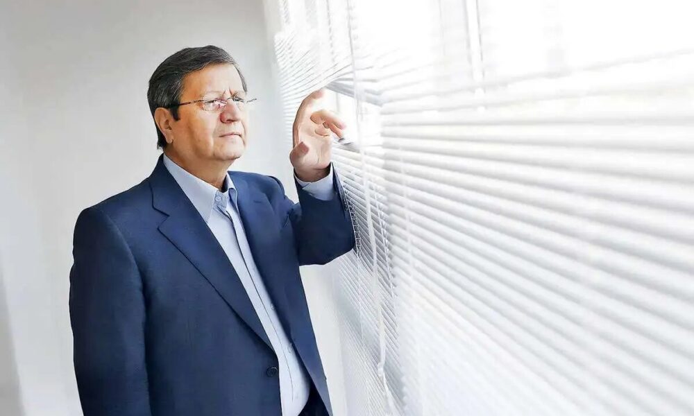 نگاهی اجمالی به کارنامه عبدالناصر همتی در مدیریت اقتصاد ایران