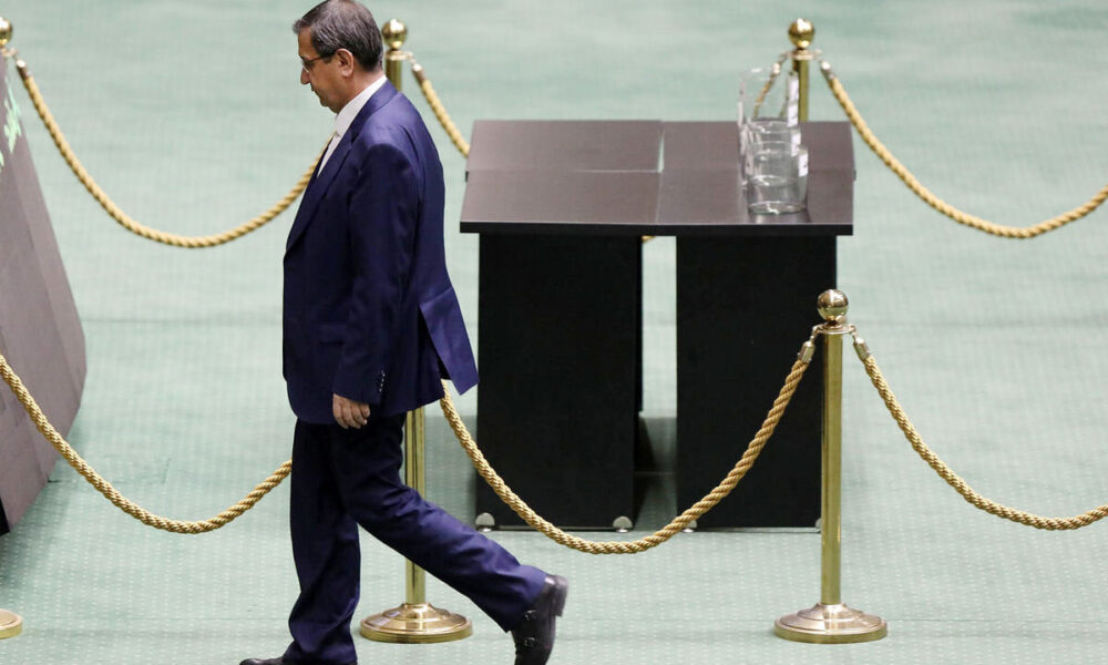 اعتراض ۱۰۰ نماینده به رئیس جمهور/ سیاست‌های ارزی همتی دلیل استیضاح او بود