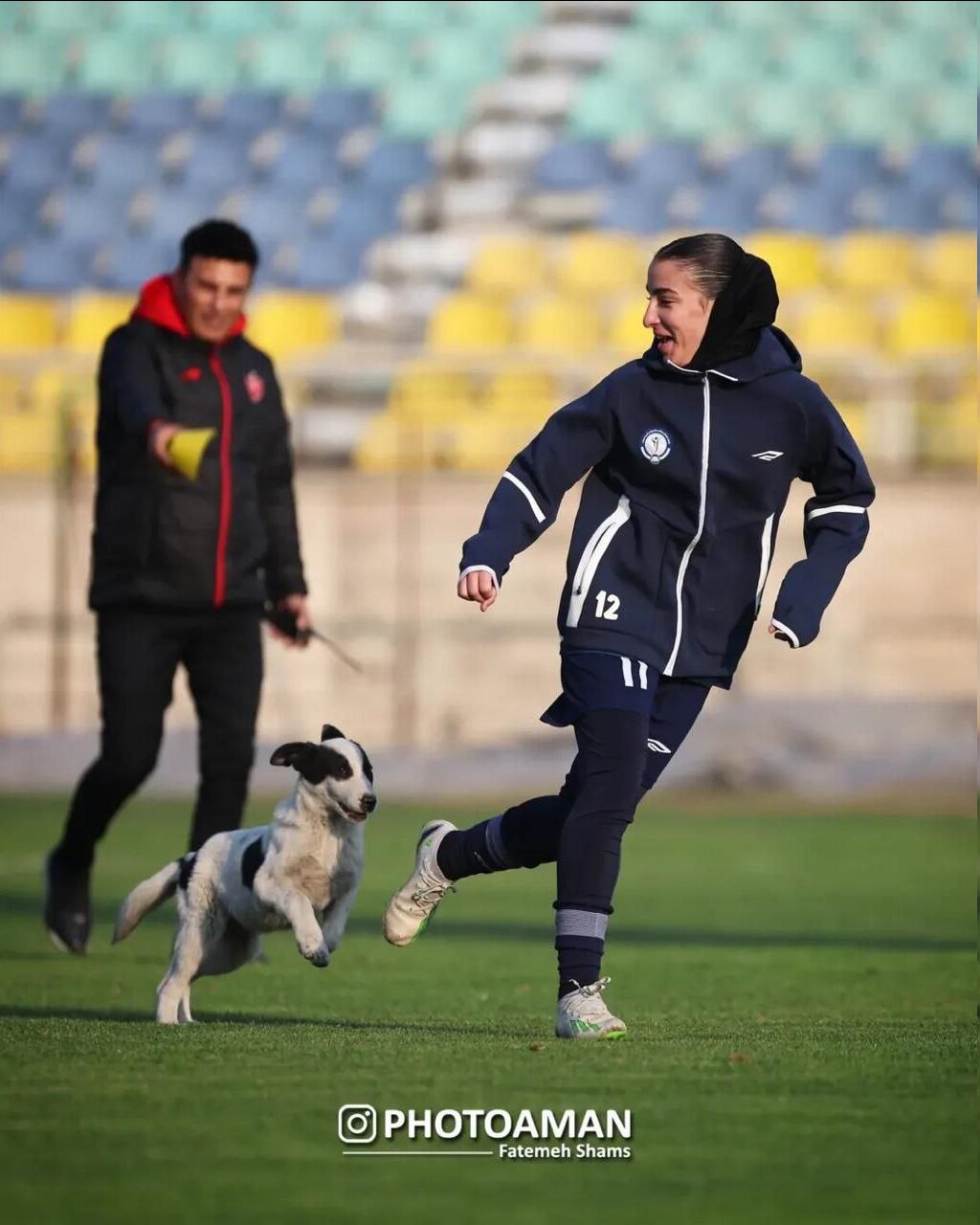 ورود سگ به بازی دختران پرسپولیس و گل‌گهر دردسر شد! +عکس