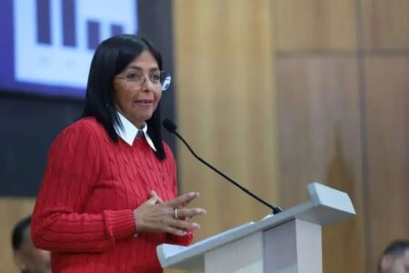 رئیس جمهور موقت ونزوئلا خواستار گفت‌وگو و همزیستی با آمریکا شد