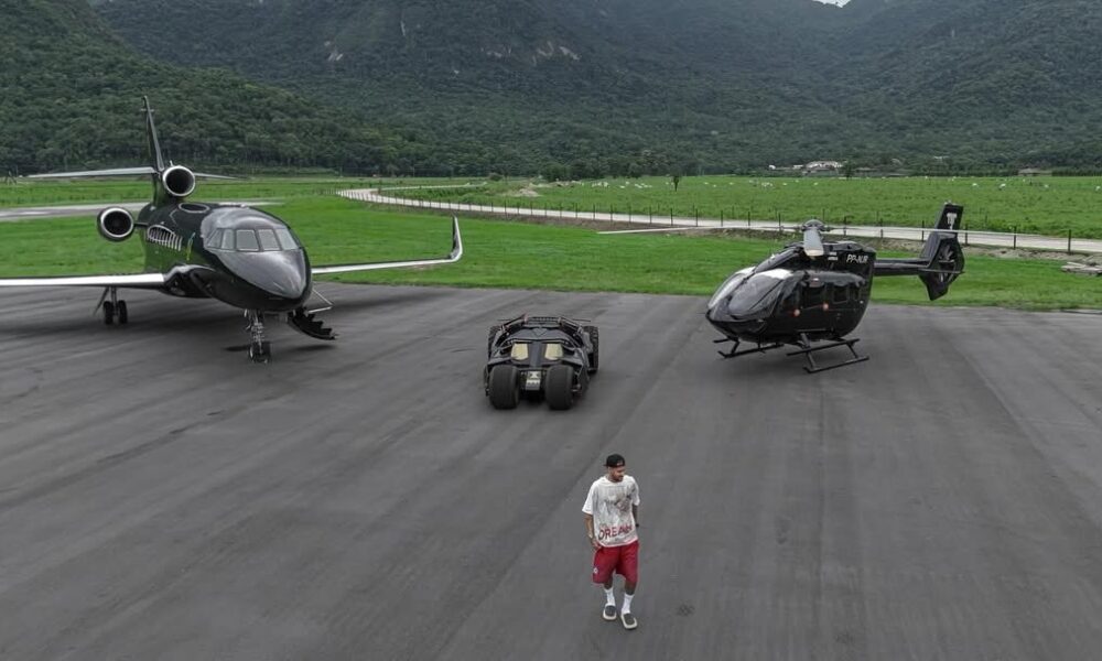 زندگی لوکس ستاره فوتبال در آسمان و زمین؛ نیمار هنگام رانندگی «بت‌من» می‌شود! +عکس و ویدیو