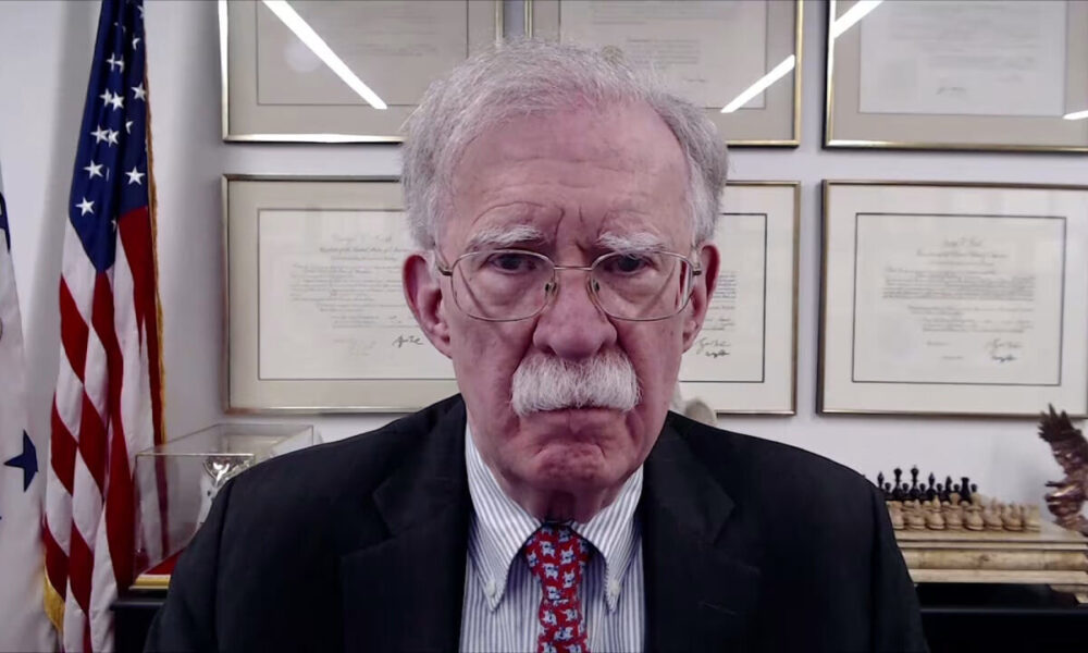 بولتون: اظهارات دولت ترامپ درباره گرینلند به امنیت آمریکا آسیب می‌رساند