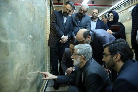 بازدید غلامعلی حداد عادل از گنجینه سازمان اسناد و کتابخانه ملی ایران