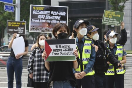 ۵۵۰ روز تنها ایستادن برای فلسطین | روایت اعتراض تک‌نفره کره‌ای‌ها مقابل سفارت اسرائیل