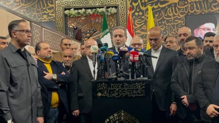 عراقچی در مزار شهید سیدحسن نصرالله: ایران از وحدت ملی در لبنان حمایت می‌کند