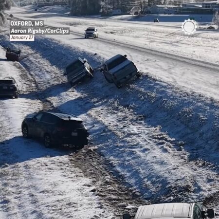ببینید رانندگی بدون زنجیر چرخ چه بلایی سر این خودروهای لوکس آورد!