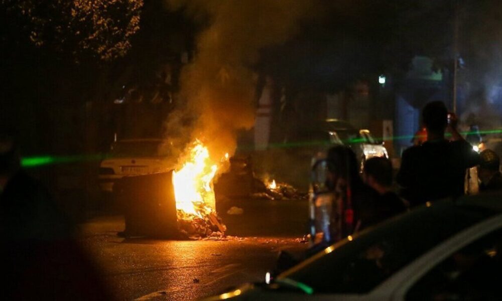 رقص و پایکوبی در سوگواری، تصویری تازه از بیان اعتراض است!