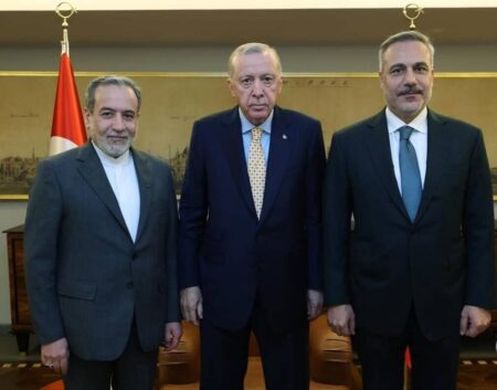 پذیرش دعوت ترکیه اتمام‌حجت ایران بود/ صلح‌طلبیم اما از جنگ نمی‌ترسیم