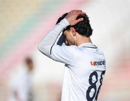 فدراسیون فوتبال امتیازات اهدایی به استقلال و تراکتور را پس نگرفت