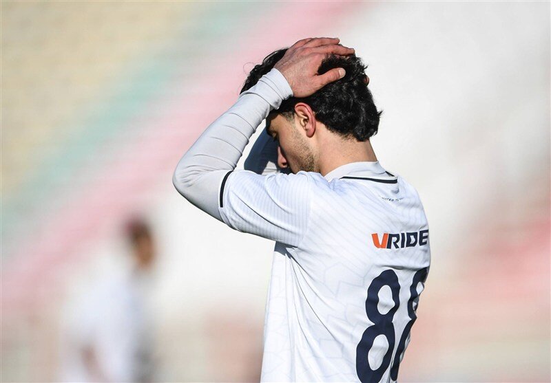 فدراسیون فوتبال امتیازات اهدایی به استقلال و تراکتور را پس نگرفت