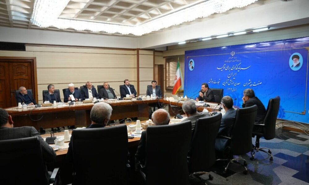 صنعت سیمان باید با احداث نیروگاه‌های اختصاصی، وابستگی به شبکه سراسری را کاهش دهد