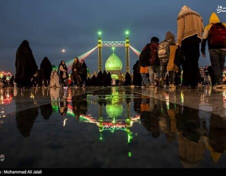 عکس/ حال و هوای مسجد جمکران در شب نیمه شعبان
