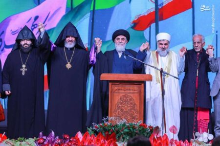 عکس/ حضور نمایندگان ادیان و مذاهب در جشن نیمه شعبان مسجد جمکران عکس/ حضور نمایندگان ادیان و مذاهب در جشن نیمه شعبان مسجد جمکران