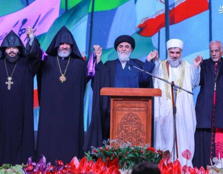 عکس/ حضور نمایندگان ادیان و مذاهب در جشن نیمه شعبان مسجد جمکران