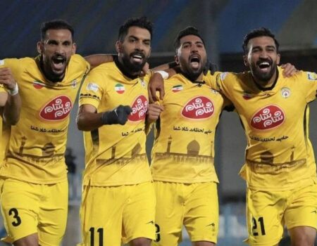 یک استقلالی ترمز تراکتور را کشید، مدعیان خوشحال شدند