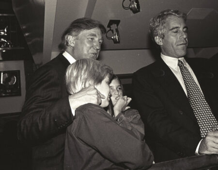 برادر اپستین دونالد ترامپ را آمر قتل او می‌داند