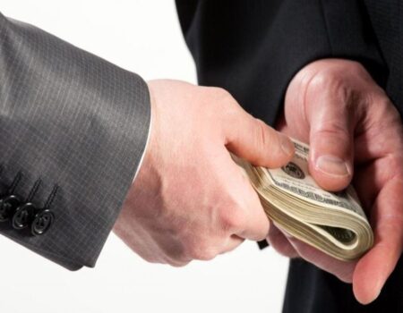 رانت‌خواران را رها نکنید