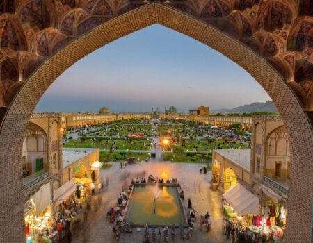 فتوشاپ ناشیانه از «نقش جهان» دردسر ساز شد