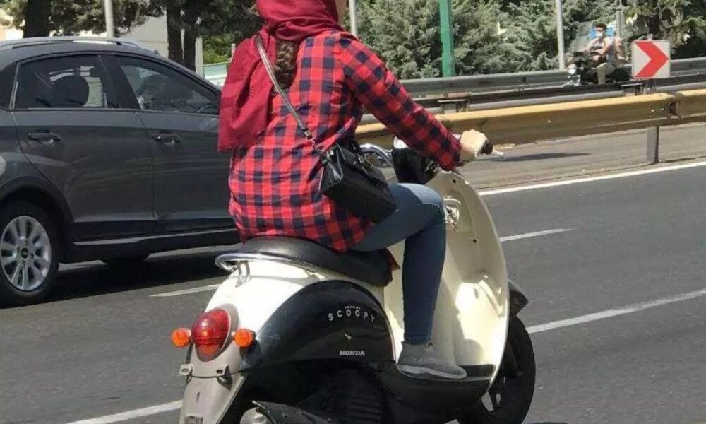 کشمکش‌ها بر سر موتورسواری بانوان تمام شدنی است؟