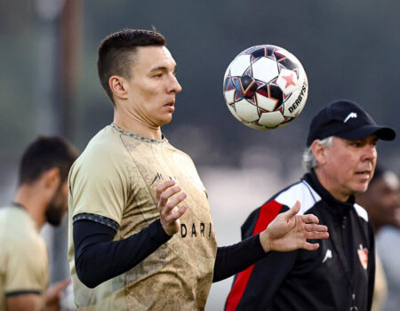 اقدام بازیکنان پرسپولیس علیه ستاره خارجی؛ سرگیف شاکی شد