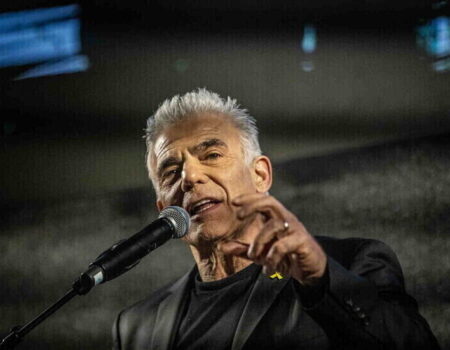 لاپید خواستار تحقیق کیفری علیه نتانیاهو شد