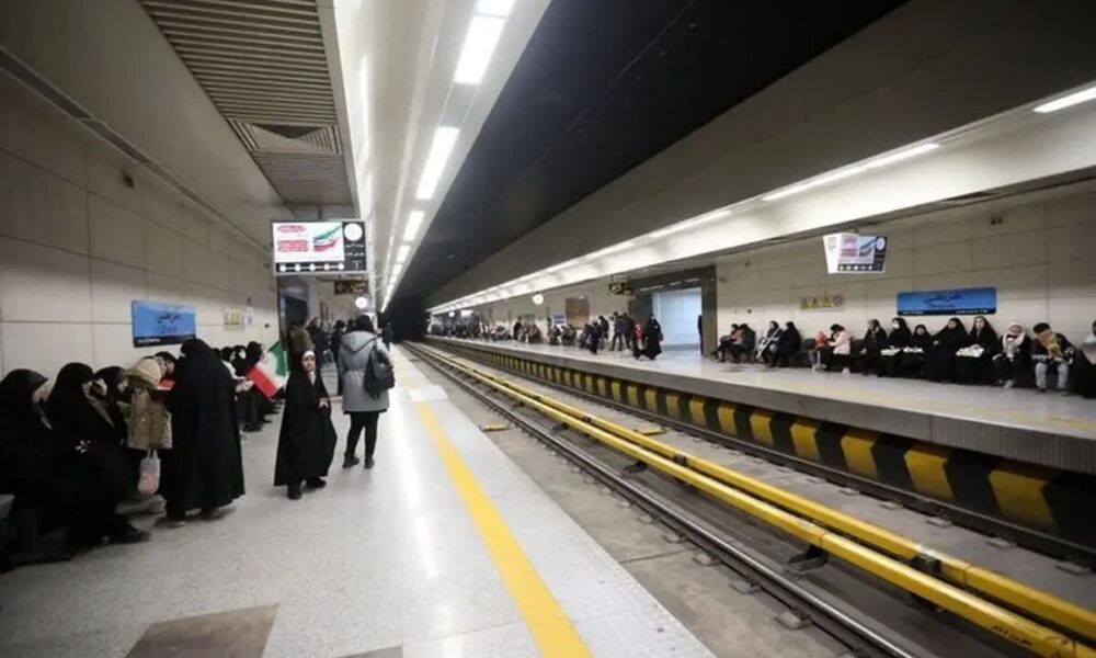 مترو را ویترین تبلیغاتی نکنید