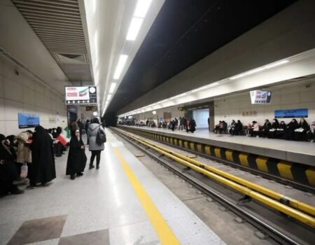 مترو را ویترین تبلیغاتی نکنید