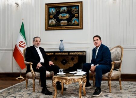 دیپلماسی اولویت است، اما آماده دفاع هستیم