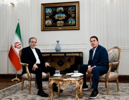 دیپلماسی اولویت است، اما آماده دفاع هستیم