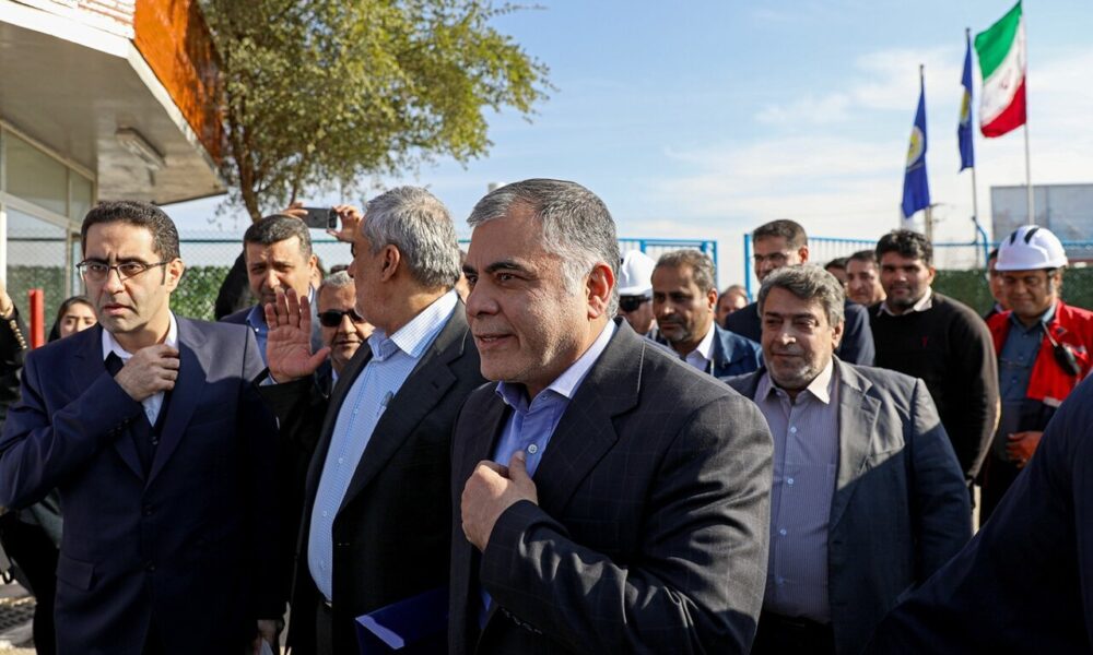 وزیر نفت: با وجود تحریم‌ها، در خصوص فروش نفت مشکلی نداریم