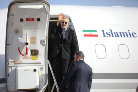 علی لاریجانی دوحه را به مقصد تهران ترک کرد