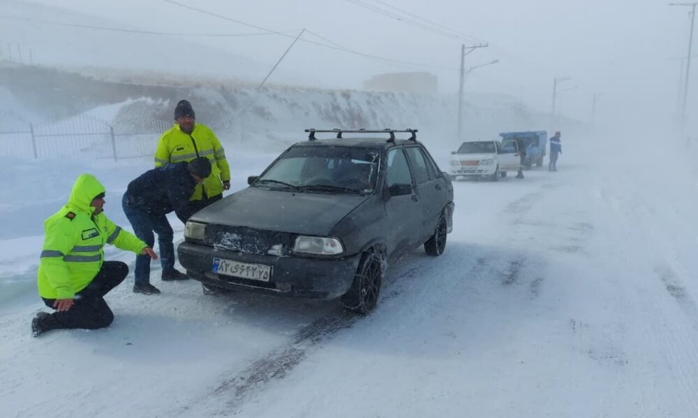 هشدار جدی پلیس به مسافران؛ بارش شدید برف و باران این جاده‌ها را مسدود کرد