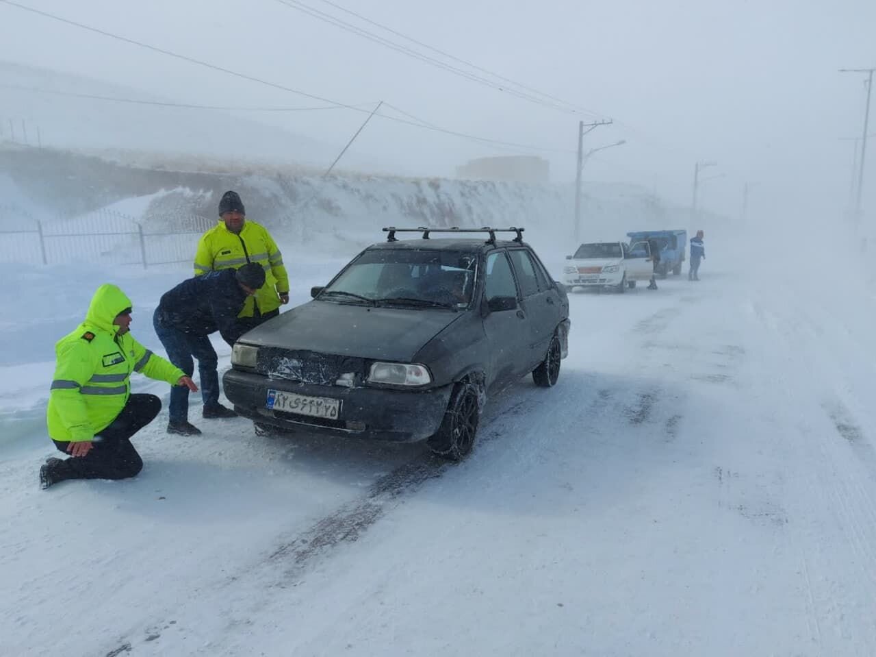 هشدار جدی پلیس به مسافران؛ بارش شدید برف و باران این جاده‌ها را مسدود کرد
