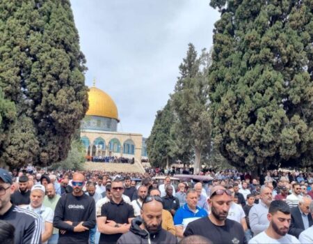 هزاران فلسطینی نماز جمعه آخر شعبان را در مسجدالاقصی برگزار کردند