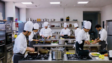 این غذای شاهانه دستپخت کیست؟ هنر زنانه‌ای که مردان آن را به نام خود زدند!