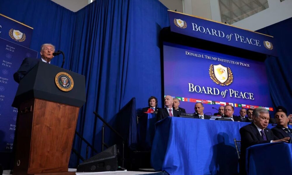 ادعای ترامپ: باید با ایران به توافق معناداری دست یابیم 