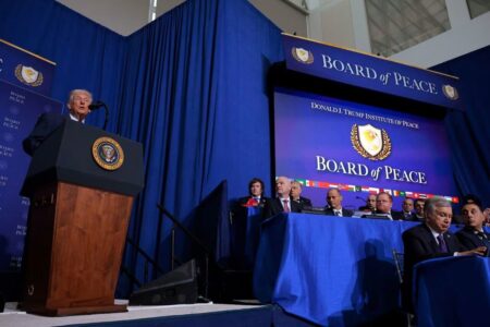 ادعای ترامپ: باید با ایران به توافق معناداری دست یابیم 