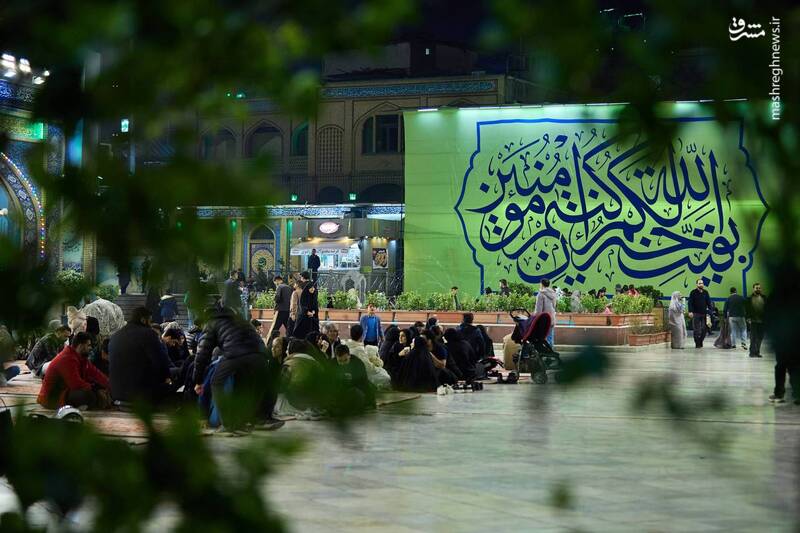 عکس/ شب دوم از ماه رمضان در امامزاده صالح(ع)