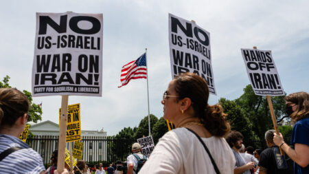 خیزش افکار عمومی آمریکا علیه تکرار اشتباه عراق؛ پاسخ قاطع نه به جنگ در نظرسنجی‌ها