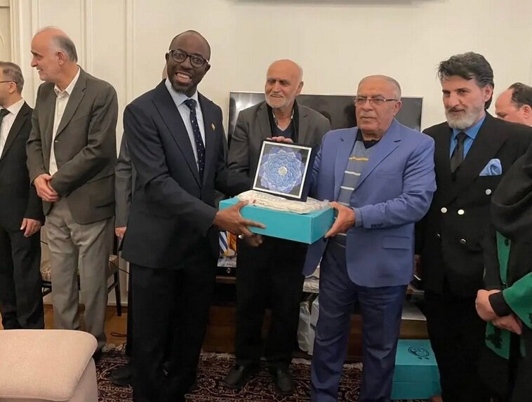 حضور حسن روشن در یک سفارتخانه خبرساز شد +عکس حضور حسن روشن در یک سفارتخانه خبرساز شد +عکس