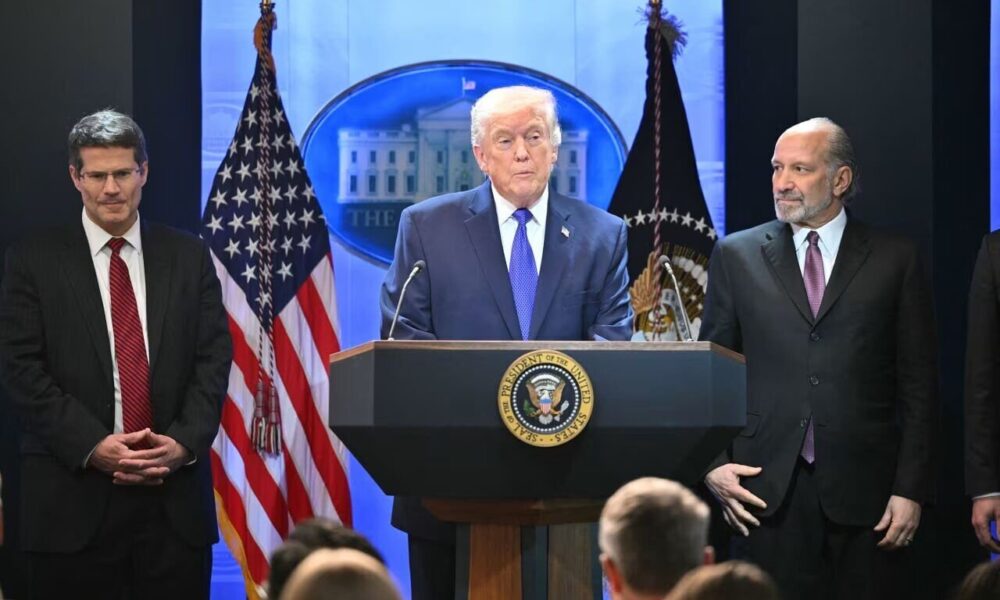 ترامپ: حکم دیوان عالی ناامید کننده است؛ تعرفه جهانی ۱۰ درصدی اعمال میکنم ترامپ: حکم دیوان عالی ناامید کننده است؛ تعرفه جهانی ۱۰ درصدی اعمال میکنم