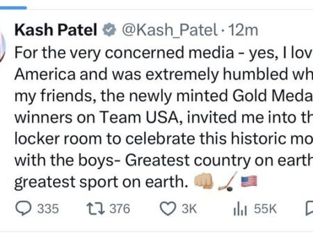 حرکات زشت رئیس اف بی آی بعد از برنده شدن تیم هاکی آمریکا در المپیک + ویدیو