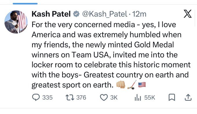 ویدیوی عجیب رئیس FBI در رختکن تیم آمریکا وایرال شد! حرکات زشت رئیس اف بی آی بعد از برنده شدن تیم هاکی آمریکا در المپیک + ویدیو